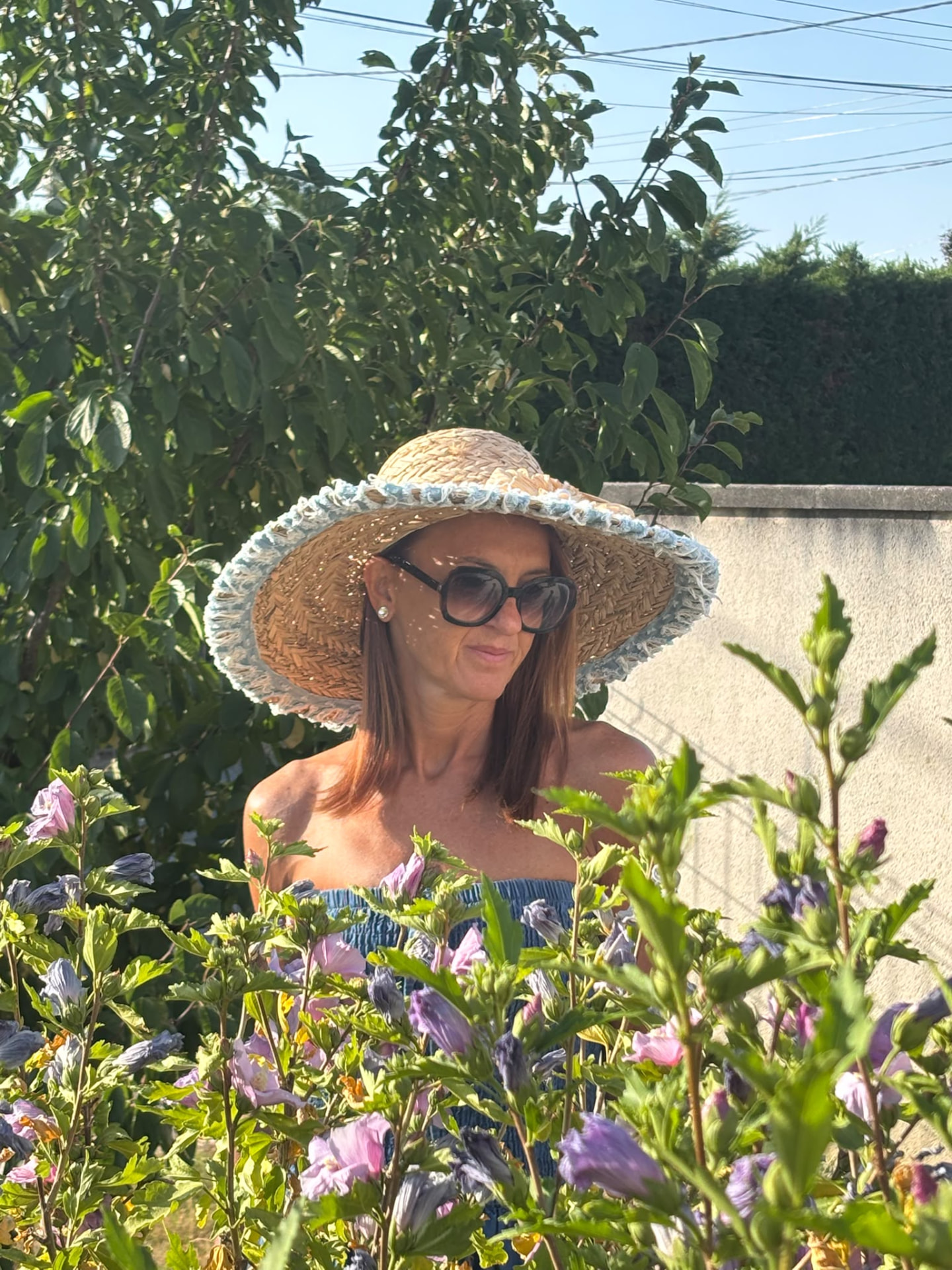 Chapeau de paille et robe JULIE&CO